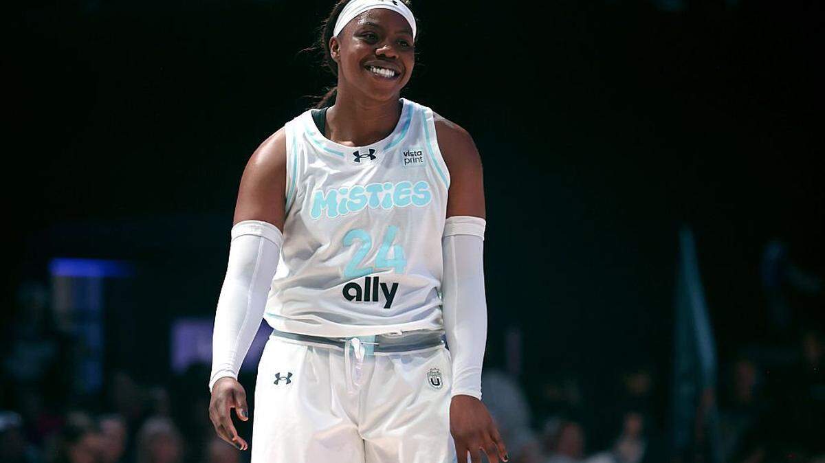 MEDLEY, FLORIDA - FEBRUARY 23: Arike Ogunbowale #24 of the Mist smiles after scoring the winning basket against the Breeze during the fourth quarter of the Unrivaled 2026 game at Sephora Arena on February 23, 2026 in Medley, Florida. (Photo by Leonardo Fernandez/Getty Images)