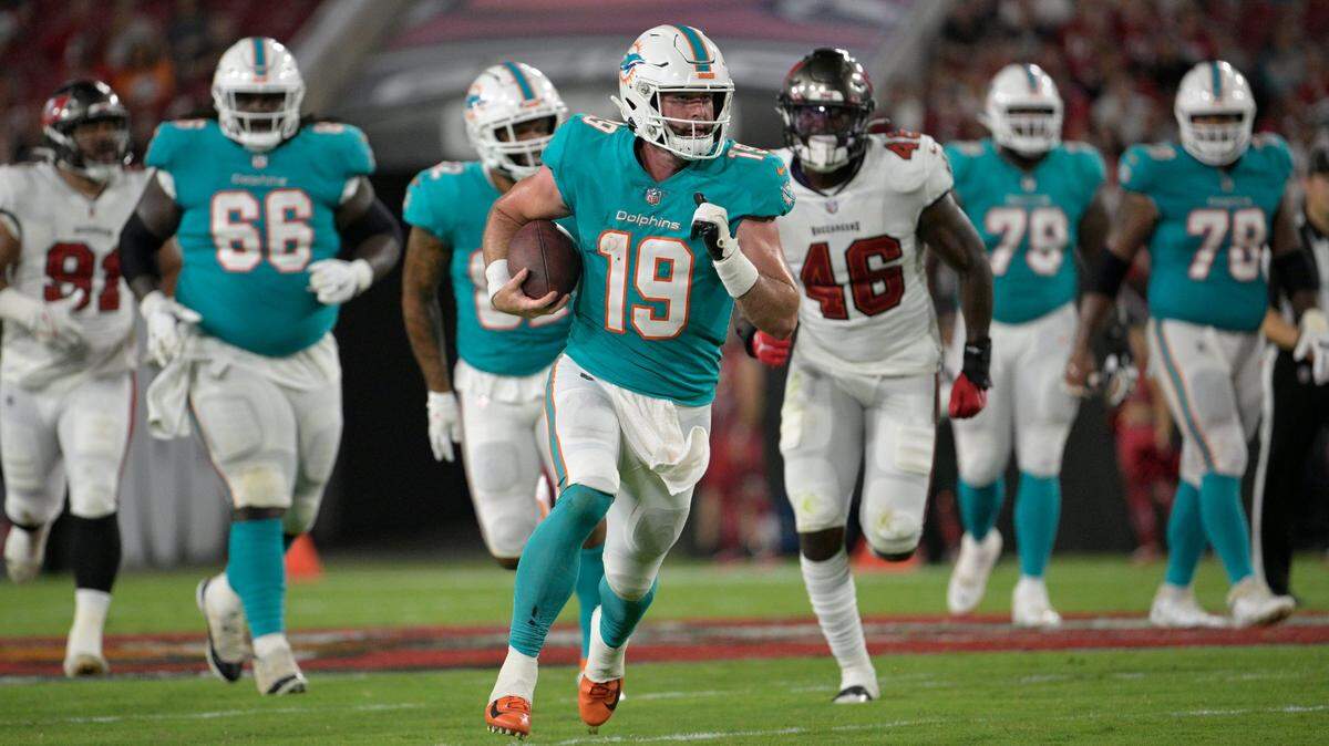 Miami Dolphins quarterback Skylar Thompson (19) runs against the Tampa Bay Buccaneers during the second half of an NFL preseason football game Saturday, Aug. 13, 2022, in Tampa, Fla. (AP Photo/Phelan M. Ebenhack)