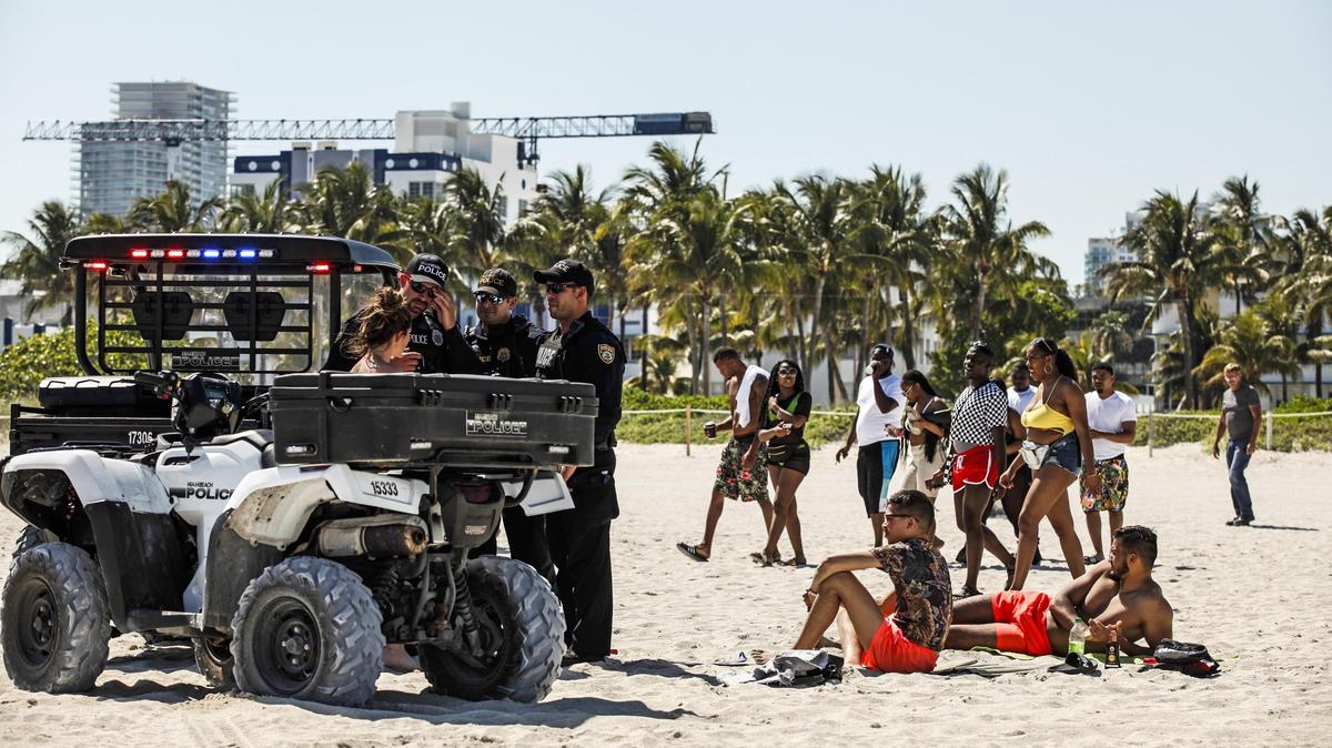 Miami Beach Police interact with spring breakers in March 2019.
