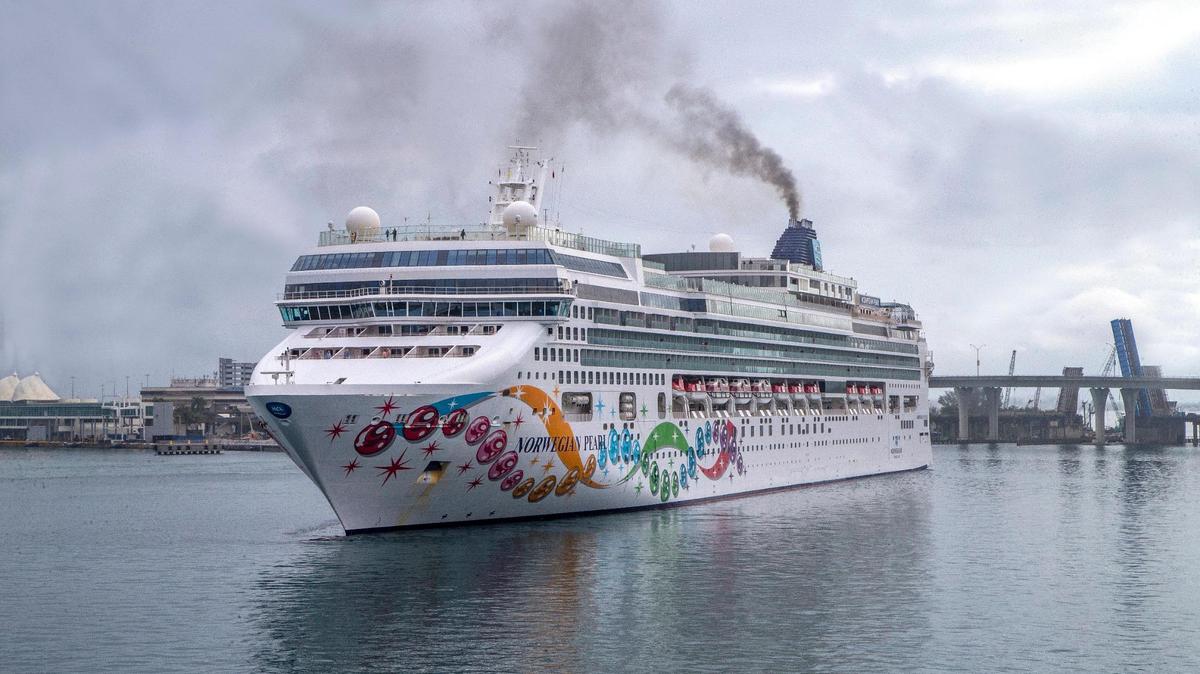 El Norwegian Cruise Line Pearl regresa anticipadamente a PortMiami el miércoles 5 de enero de 2022 debido a varios tripulantes enfermos de COVID-19.