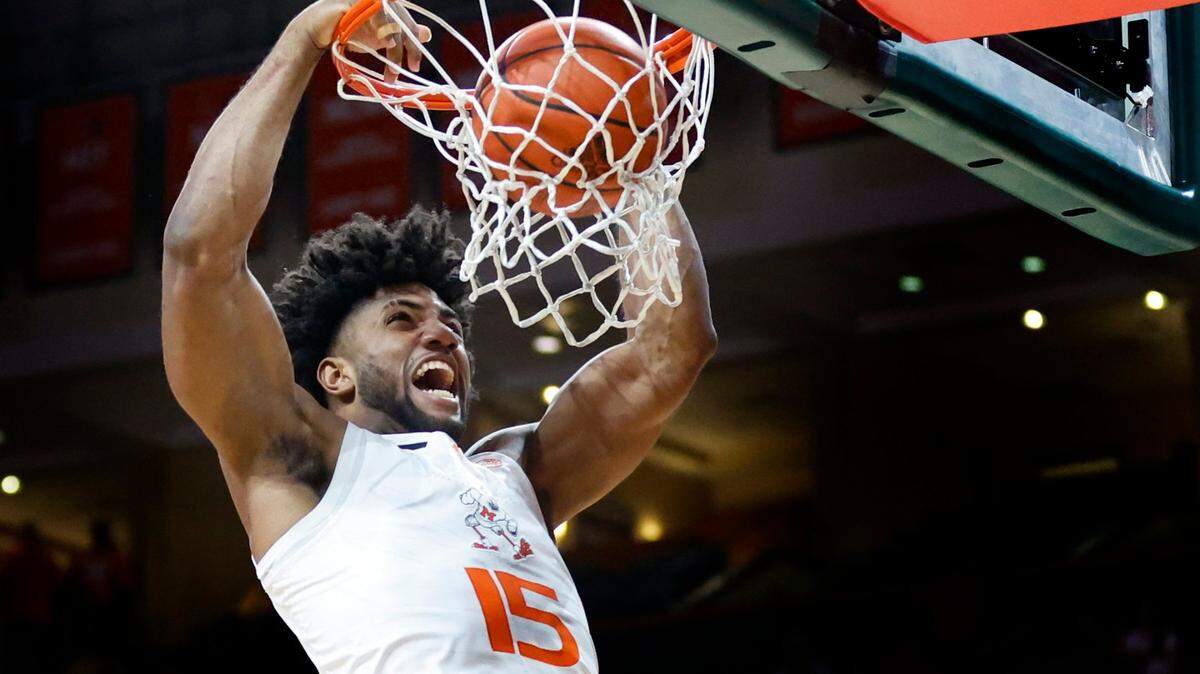 Miami Hurricanes forward Norchad Omier (15) will return to UM next season after testing the NBA waters