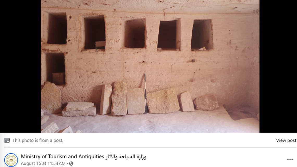 Tombs with a large room and vaulted ceiling were discovered in an ancient city.