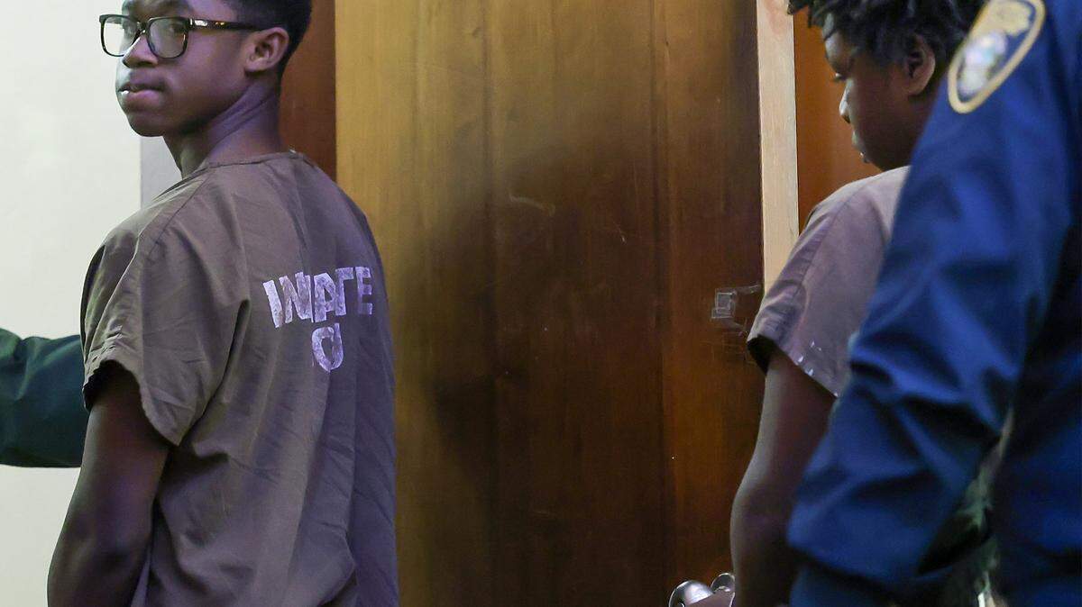 Nelson Nunez, left, looks back as he and Jusiah Jones, right, exit the courtroom after being charged as adults in the rape of a 12-year-old girl, and appeared in Judge Richard Hirsch's Courtroom 4-8 for their bond hearing on Wednesday, March 18, 2026, at the Richard E. Gershwin Justice Building in Miami, Florida.