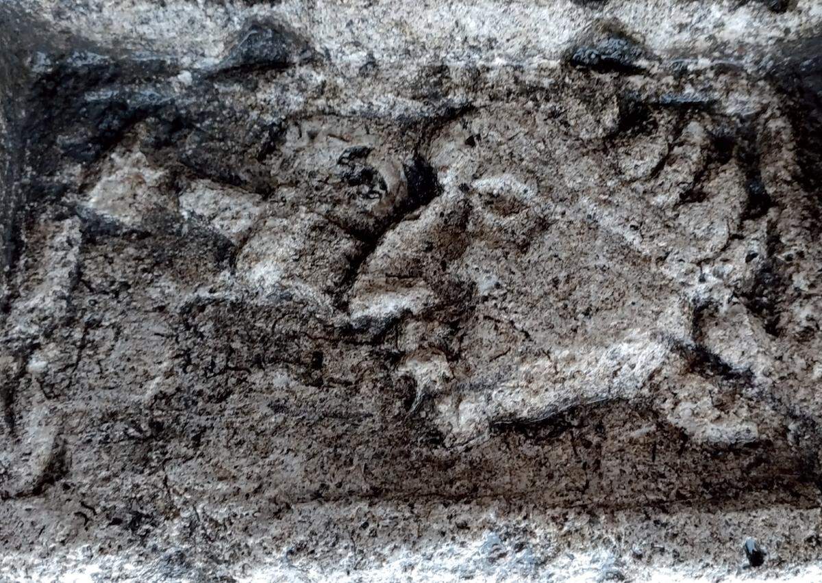 A Gaul being beheaded by a Roman sword surrounded by vines was carved into the stone.