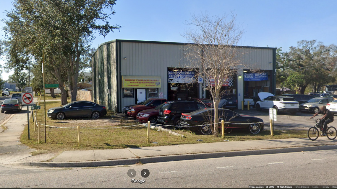 Toddler found in car after fatally shot driver crashes in parking lot, FL cops say