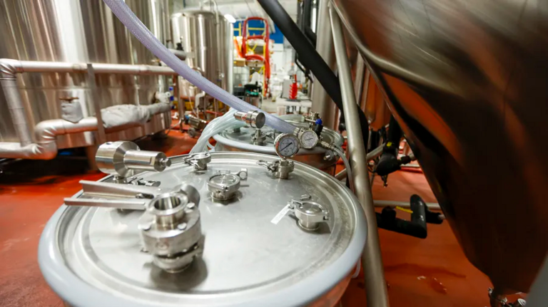 This Florida business recycles greenhouse gas in eco-friendly boon to bottom line. It makes beer.