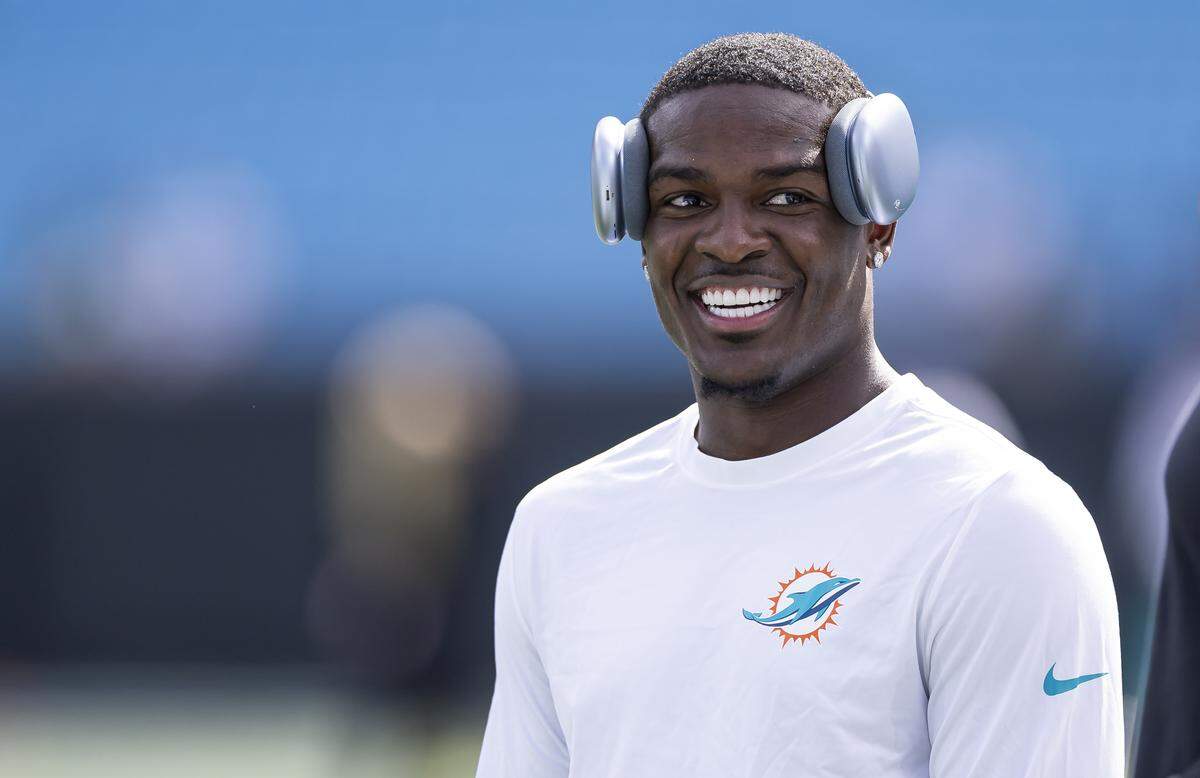 Miami Dolphins running back De'Von Achane (28) reacts as he prepares to play against the Carolina Panthers in their NFL game at the Bank of America Stadium on Sunday, Oct. 5, 2025, in Charlotte, N.C.