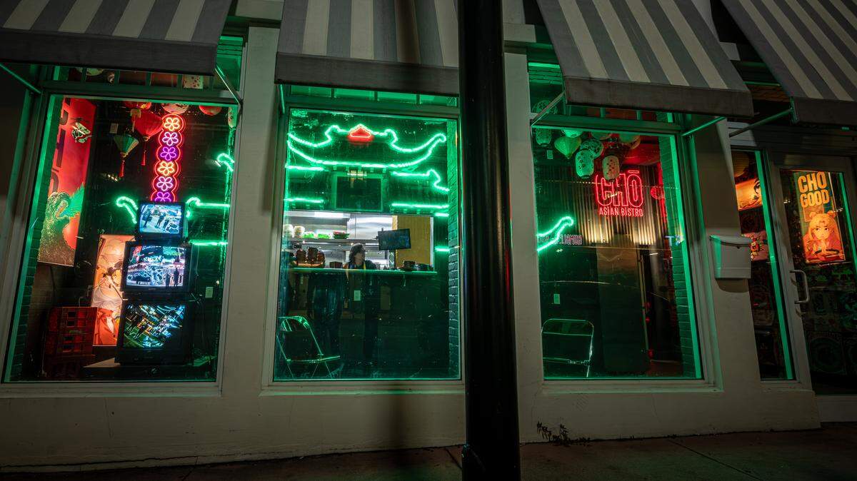 A window on 17th Street in Miami Beach’s Sunset Harbour neighborhood pulls you into the vibe of the new Cho Funky Asian Bistro.