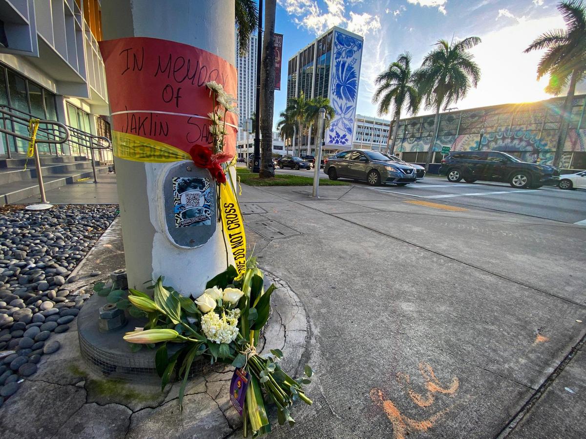 A makeshift memorial for Yaklin Sabag on the southeast corner of Northeast 22nd Street and Biscayne Boulevard on Thursday, Feb. 15, 2024.