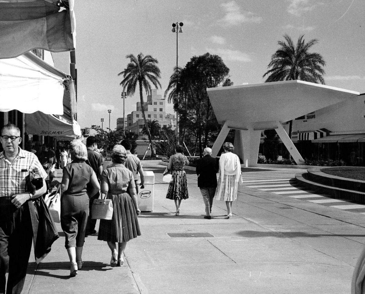 Shoppers on Lincoln Road in 1961.