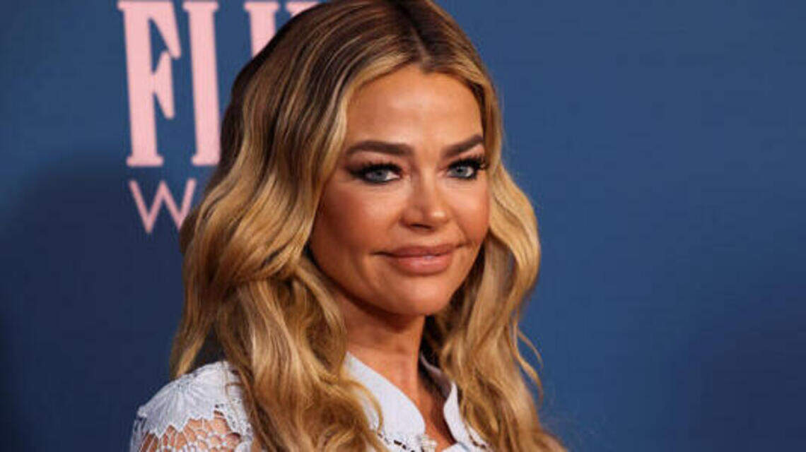 Denise Richards posts homage to cult classic shot in Miami: ‘Still a goddess’