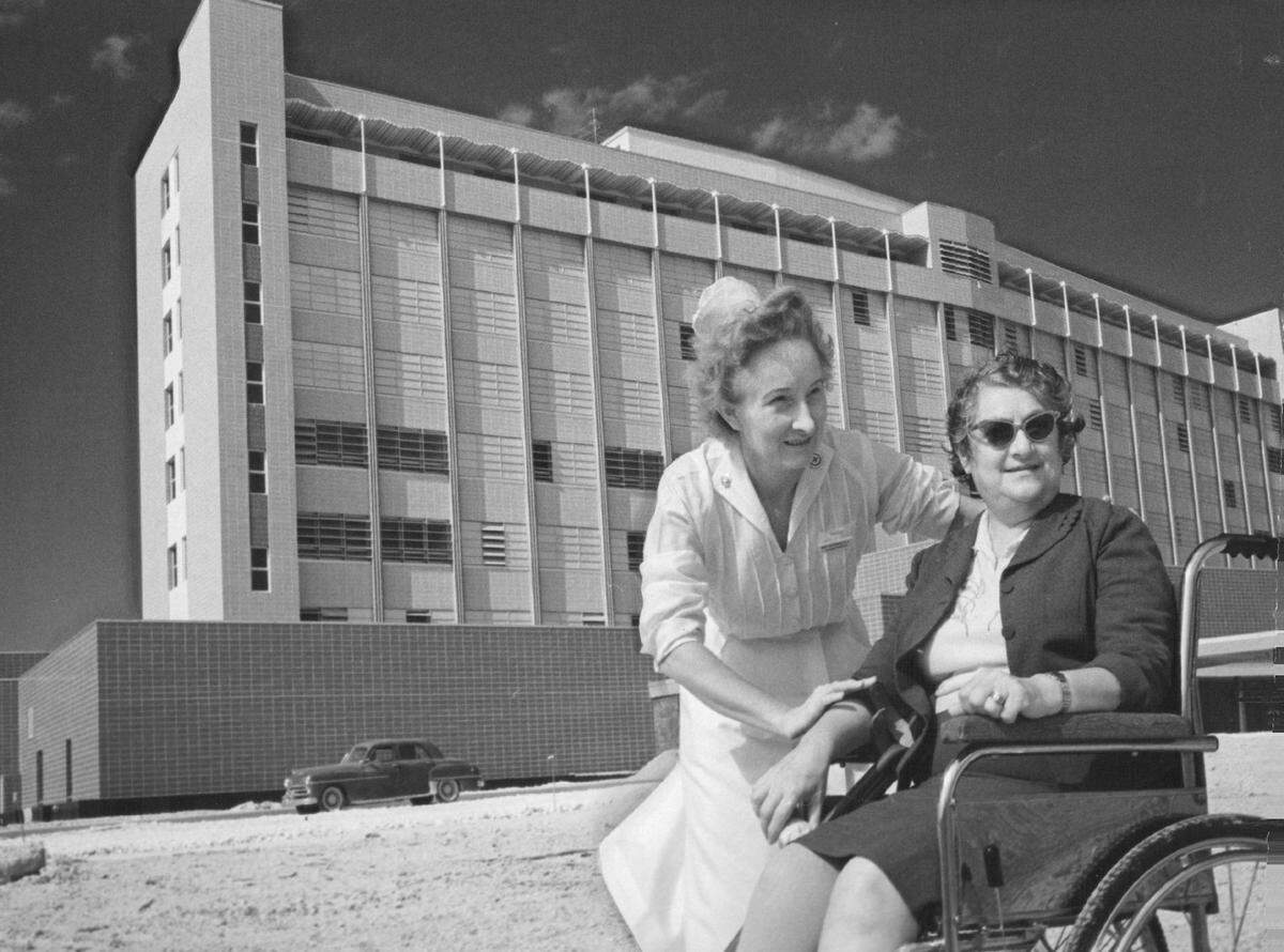 A nursing instructor and an auxiliary officer at the new Mount Sinai Hospital in 1959.