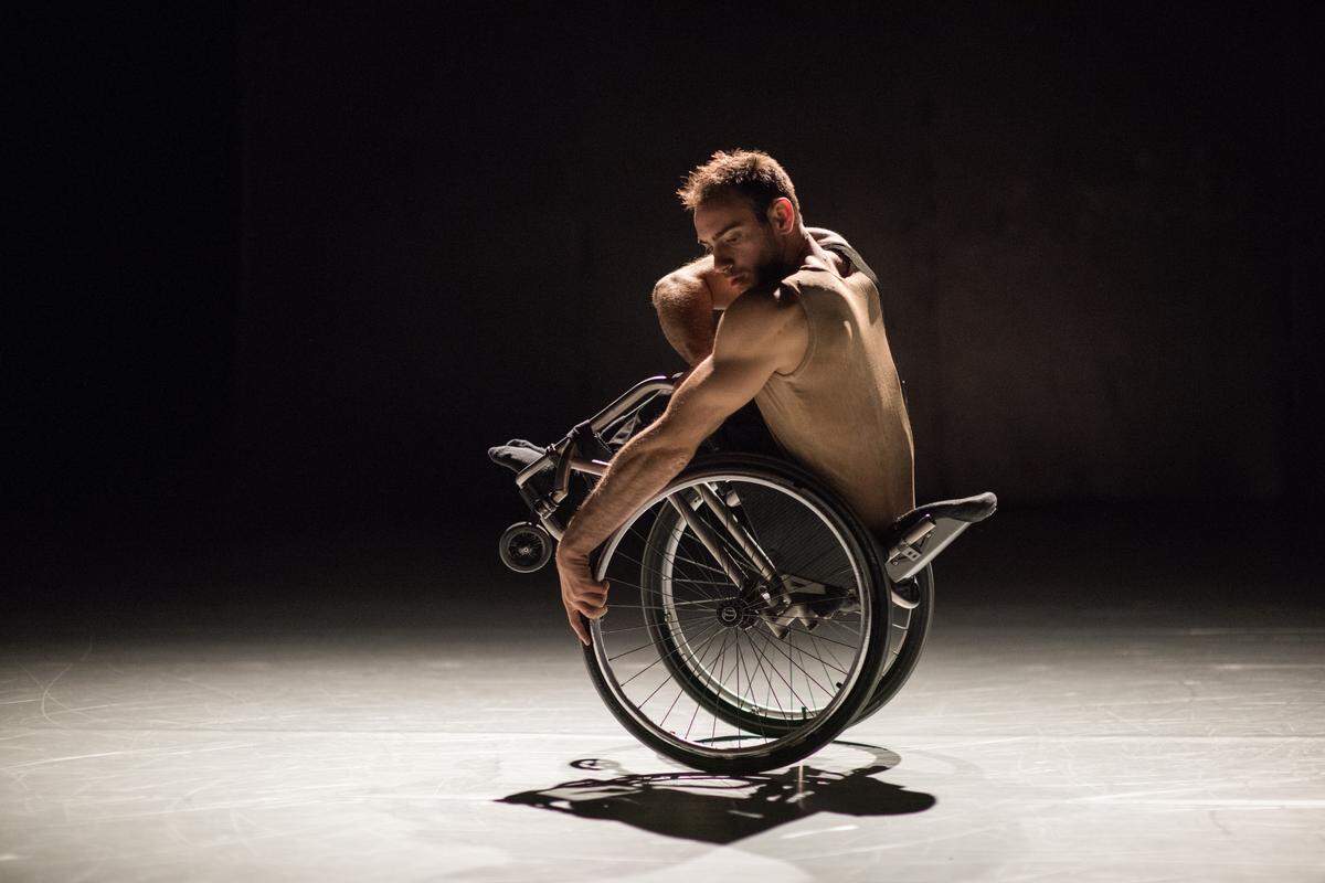 Dancer Joel Brown in Candoco Dance Company’s “Beheld” by Alexander Whitley.