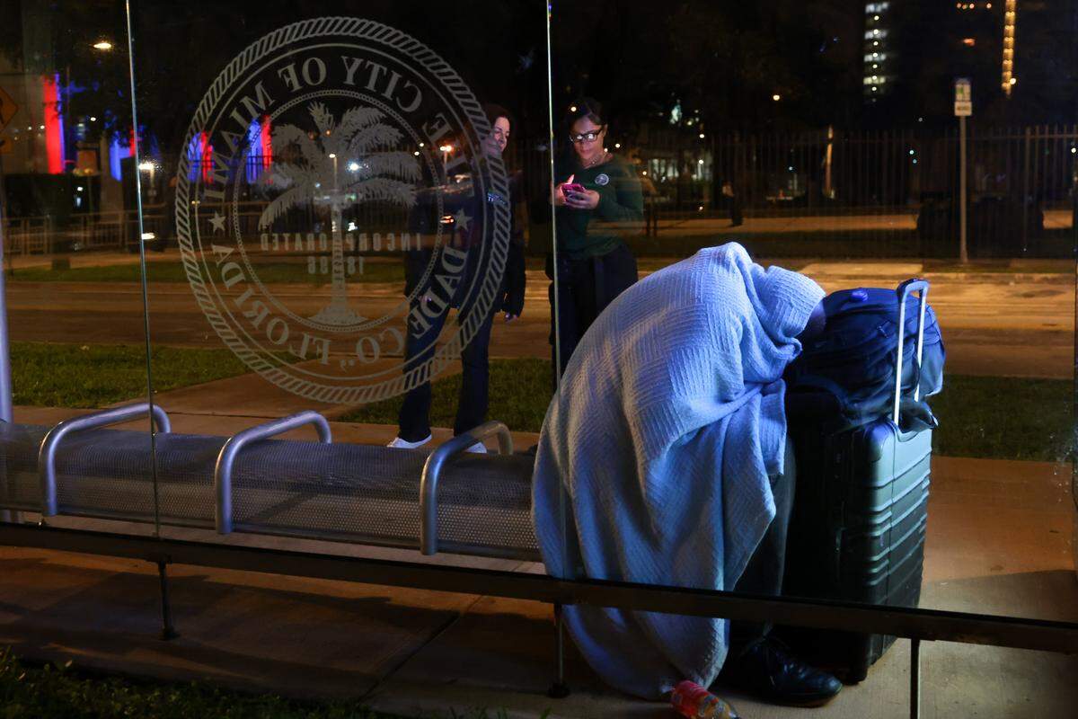 Estebania de la Cruz, housing referral specialist of human services for the city of Miami, and Victoria Mallette, executive director of the Miami-Dade Homeless Trust, left, count people experiencing homelessness during the agency's biannual Homeless Census in downtown Miami on Thursday, Jan. 22, 2026.