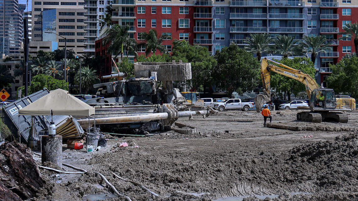 Watch fallout from a construction rig in Brickell crashing to street