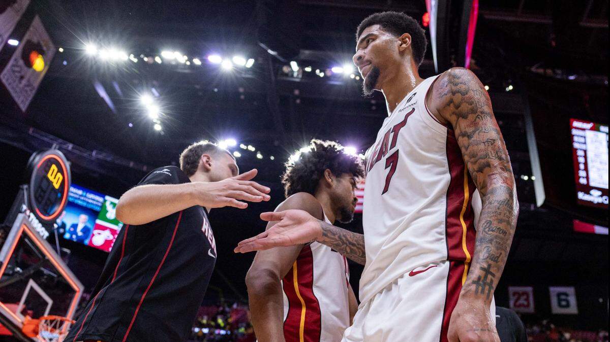 Miami Heat center Kel'El Ware (7) daps up his teammates after they lose to theMilwaukee Bucks 103-93 during an preseason NBA game at Kaseya Center on October 6, 2025, in Miami.