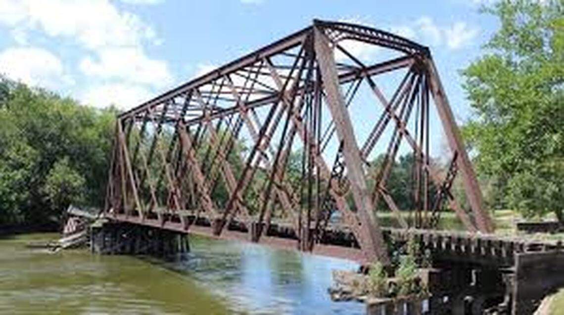A standard truss bridge features two rows of supports. That way, if one side fails, the entire bridge may not collapse.