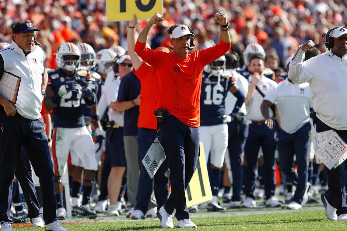 TAMPA, FL - JANUARY 01: Auburn Tigers Assistant Coach Kevin Steele during the Outback Bowl between the Auburn Tigers and Minnesota Golden Gophers on January 01, 2020 at Raymond James Stadium in Tampa, FL. (Photo by Mark LoMoglio/Icon Sportswire) (Icon Sportswire via AP Images)