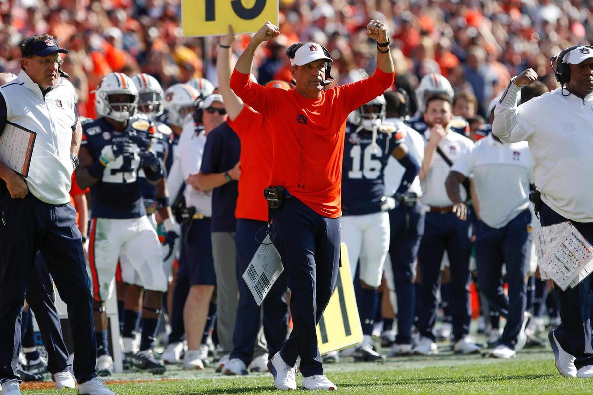 TAMPA, FL - JANUARY 01: Auburn Tigers Assistant Coach Kevin Steele during the Outback Bowl between the Auburn Tigers and Minnesota Golden Gophers on January 01, 2020 at Raymond James Stadium in Tampa, FL. (Photo by Mark LoMoglio/Icon Sportswire) (Icon Sportswire via AP Images)
