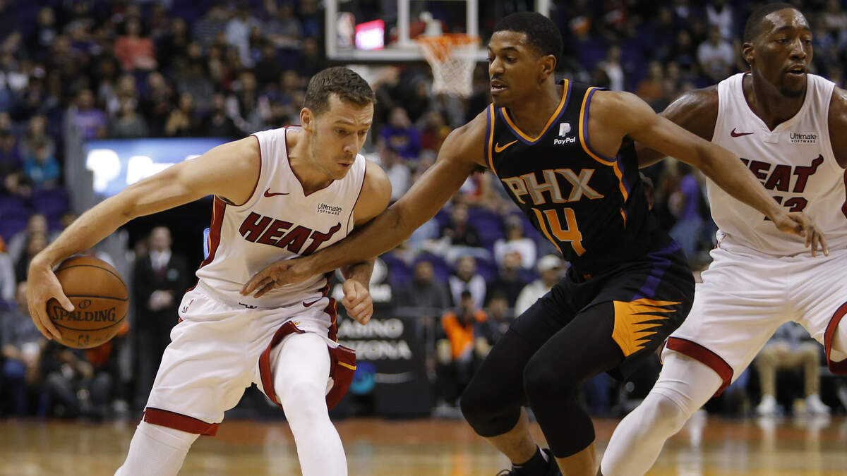 El armador del Heat Goran Dragic (7) tuvo en destacado papel este viernes a su regreso en el triunfo ante los Suns en Phoenix.