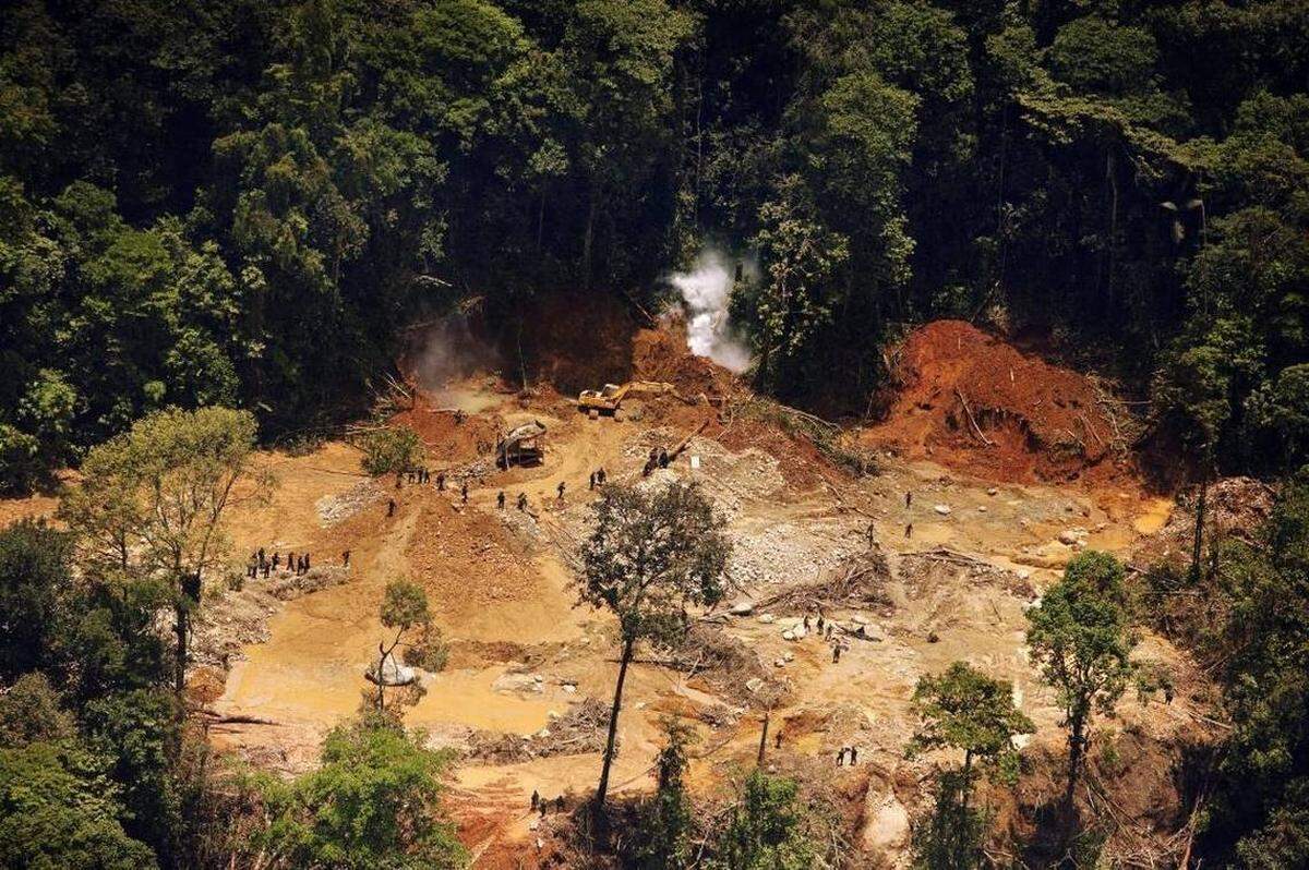 A gash in the middle of Colombia’s southwestern jungle was created by an illegal mining operation. Colombia’s police are scrambling to shut down these operations, which the government says are funneling cash to criminal gangs. The Miami Herald’s “Dirty Gold” series shined a spotlight on the central role Miami plays in importing gold into the U.S.; much of that gold may have come from illicit South American mines.