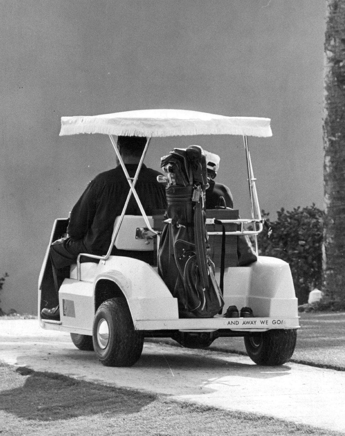 In 1964, comedian Jackie Gleason heads to the Doral golf course in his special cart, equipped with TV set, bar and walkie-talkie. He quit after nine holes to work on his TV series.