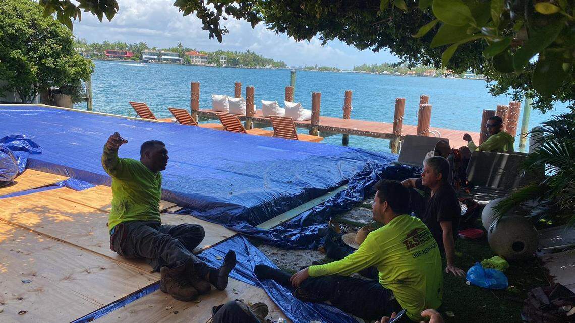 Roofers working on a Hibiscus Island home witnessed how a 60-foot barge hit a 17-foot sailboat Monday morning in Biscayne Bay, off Hibiscus Island in Miami Beach.