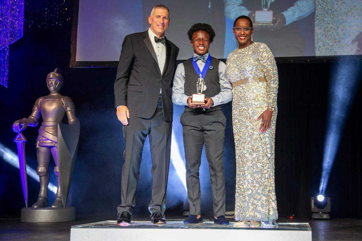 Joshua Reaves, the Miami-Dade Silver Knight winner in Drama from Dr. Michael M. Krop Senior High School, receives his award from Bob McFarlin, general manager of the Miami Herald and el Nuevo Herald, and Monica Richardson, executive editor of the Miami Herald and el Nuevo Herald, during the Miami Herald & el Nuevo Herald 64th Annual Silver Knight Knight Awards at the James L. Knight Center in downtown Miami, Florida on Thursday, May 26, 2022.