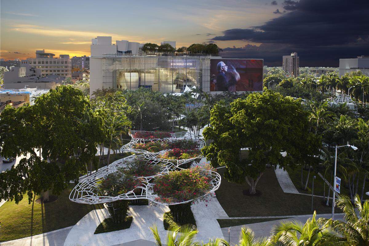 Michael Tilson Thomas conducts the New World Symphony in a performance Wallcast outside the New World Center in Miami Beach.