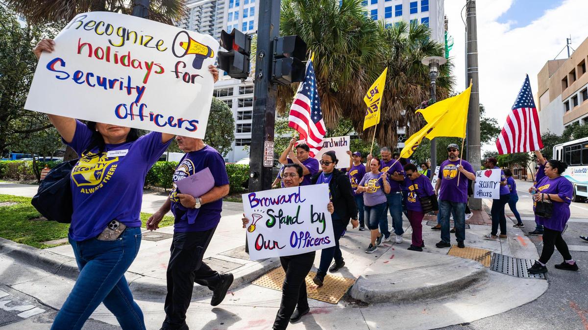 Security officers protest for a new union contract outside the Broward Government Center in Fort Lauderdale on Tuesday, Nov. 12, 2024.
