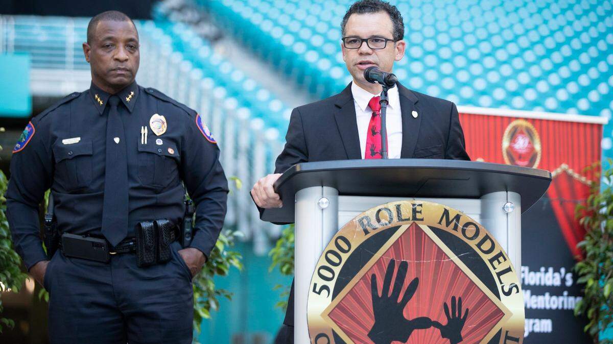 Freddy Ramírez, que era director de la Policía de Miami-Dade antes de un intento de suicidio en julio, planea regresar a un nuevo cargo en el condado a principios de 2024.