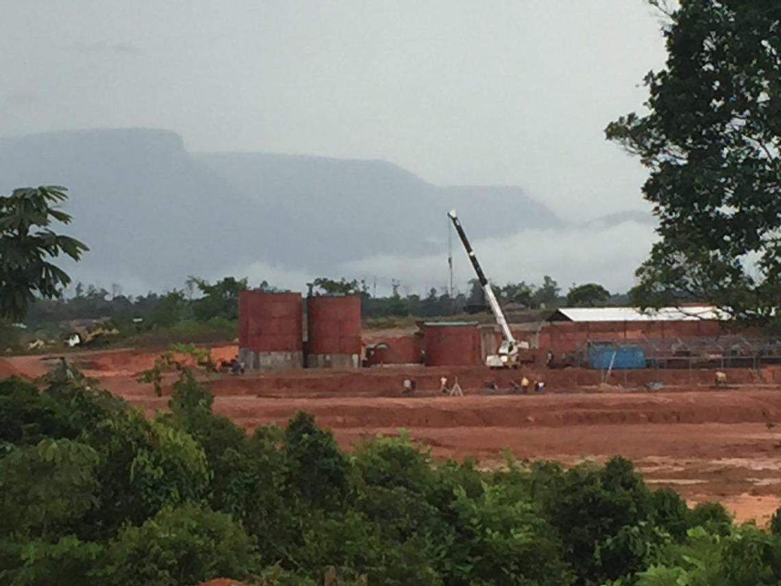 Grupo Orizonia complex under construction near the Canaima National Park. The plant is expected to process 400 tons per day of gold-rich sands near Venezuela’s majestic table-top mountains despite environmental concerns.