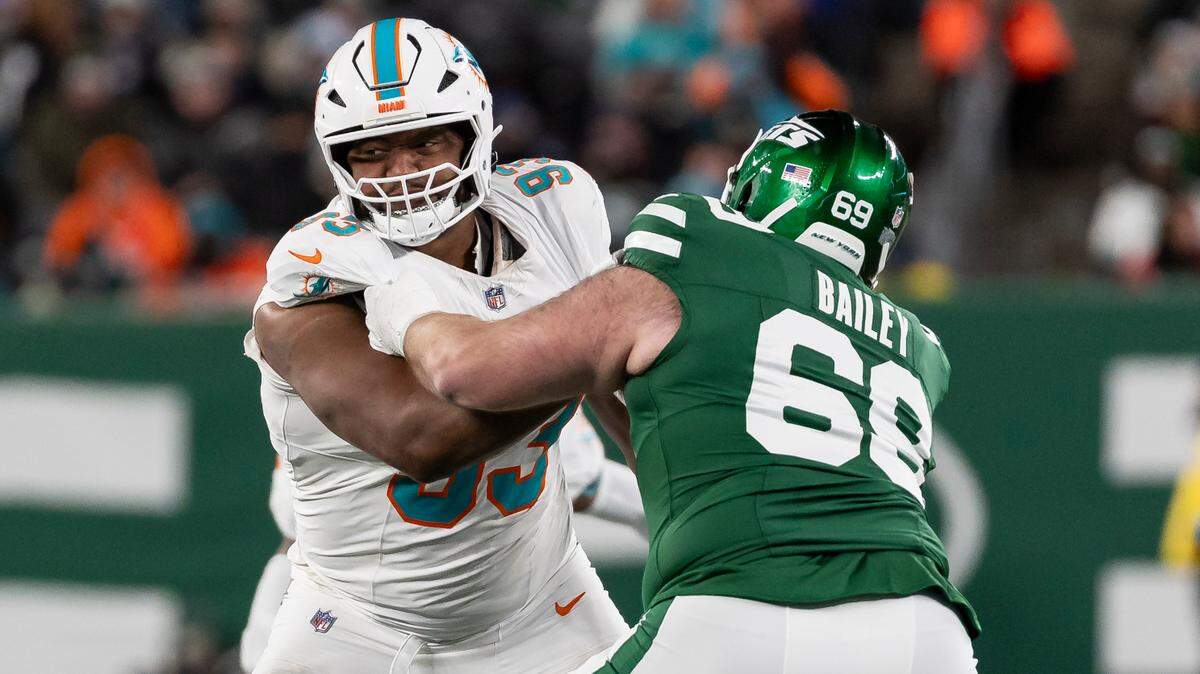 Miami Dolphins defensive tackle Calais Campbell (93) works to tackle the quarterback as New York Jets offensive lineman Zack Bailey (69) defends in the second half of their NFL game at the MetLife Stadium on Sunday, Jan. 5, 2025, in East Rutherford, N.J.