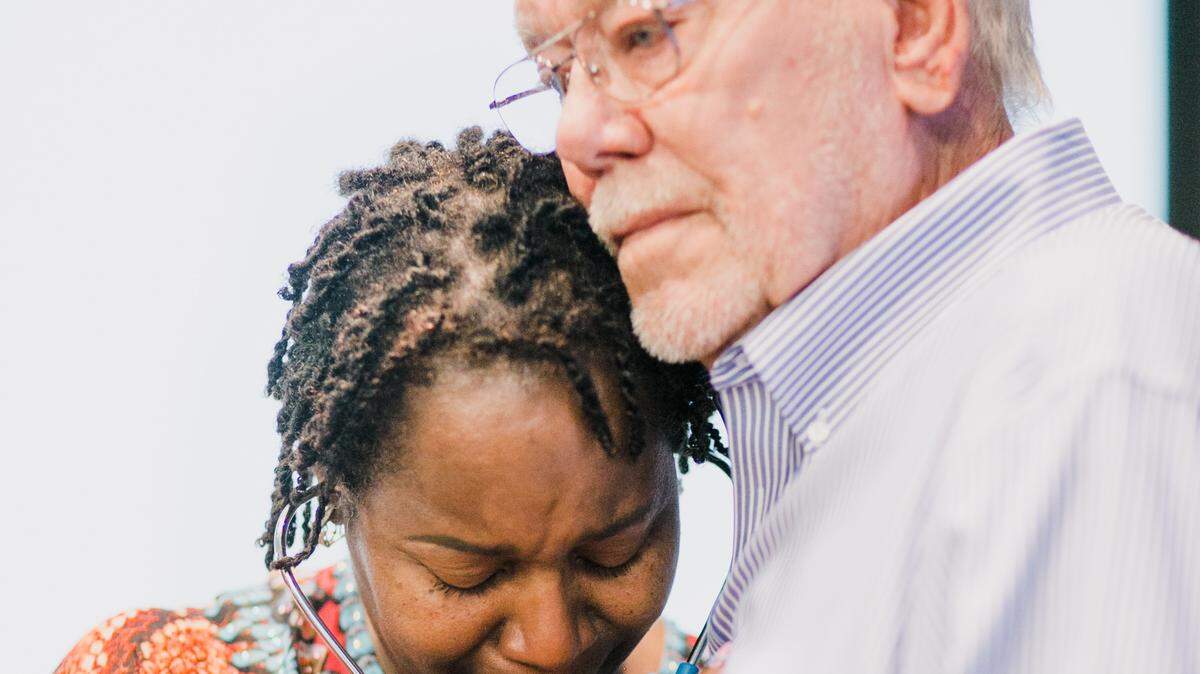 Renee Jones, of Miami, has a deep relationship with Don Anaker, of Orlando, who received the heart of
Jones’ late son, Trevin Reddick.