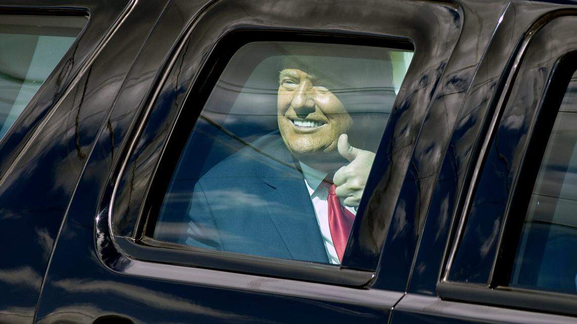 U.S. President Donald Trump arrives in his motorcade along Southern Boulevard on his way to Mar-a-Lago in Palm Beach on Wednesday, Jan. 20, 2021.