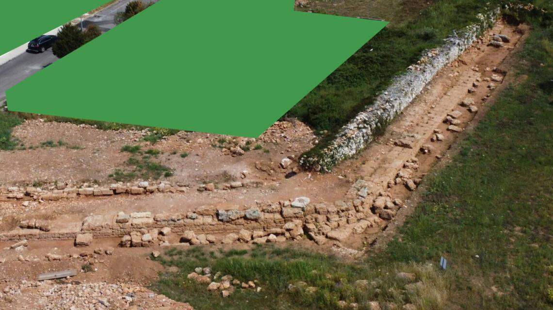 Excavations in a southern Italy town revealed ancient fortified walls that fell to a Roman siege.