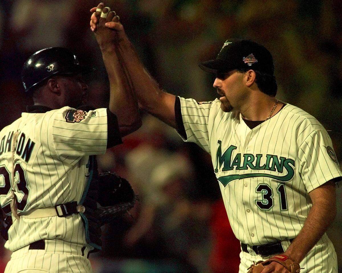 Rob Nen high fives Charles Johnson after getting the save in Game 1 in 1997.