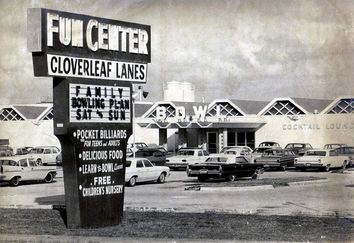 Cloverleaf Lanes bowling center in 2005. It’s now a medical complex.