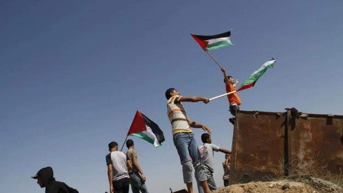 More than 1,000 Israelis and 3,000 Palestinians were killed in the ongoing conflict in 2000..