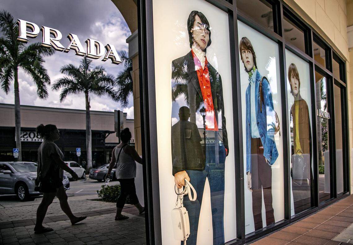 Sawgrass Mills in Sunrise, one of the busiest malls in the country, will close as of 7 p.m. Wednesday, March 18, 2020, and reopen on March 29, as a result of the coronavirus, the mall’s owner, Simon Property Group, said Wednesday.