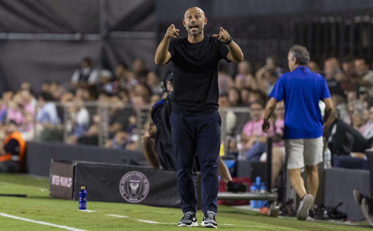 Inter Miami head coach Javier Mascherano reacts as his team plays against the Seattle Sounders in the first half of their MLS match at Chase Stadium on Tuesday, Sept. 16, 2025, in Fort Lauderdale, Fla.