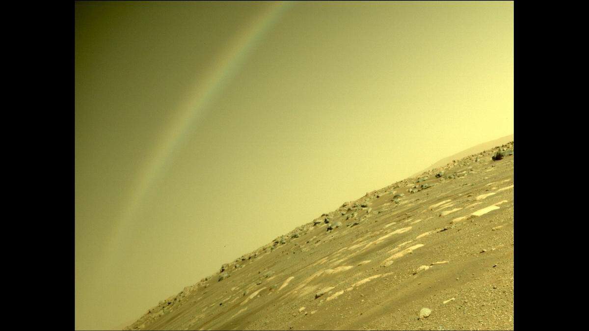 NASA has been forced to do some explaining this week, after a photo taken April 4 on Mars appeared to show a rainbow.