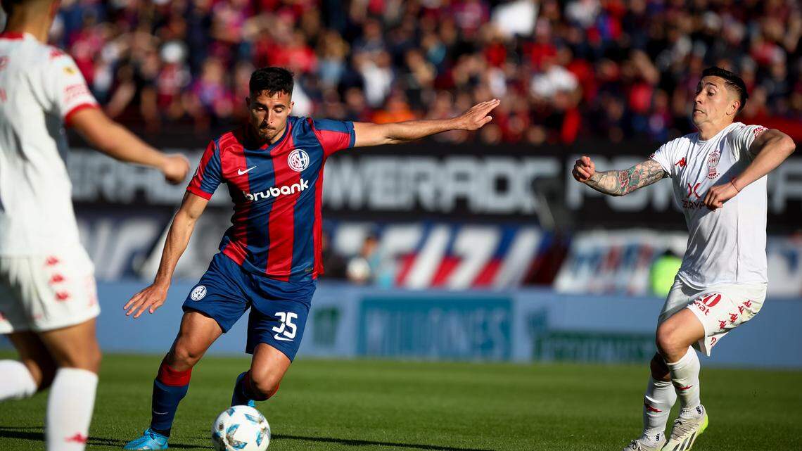 Gonzalo Lujan of San Lorenzo (L) and Santiago Echeverria of Huracan (R) seen in action during the match between San Lorenzo Vs Huracan as part of Copa de la Liga 2023 at Pedro Bidegain Stadium. Final score: San Lorenzo 1 - 1 Huracan (Photo by Roberto Tuero / SOPA Images/Sipa USA)