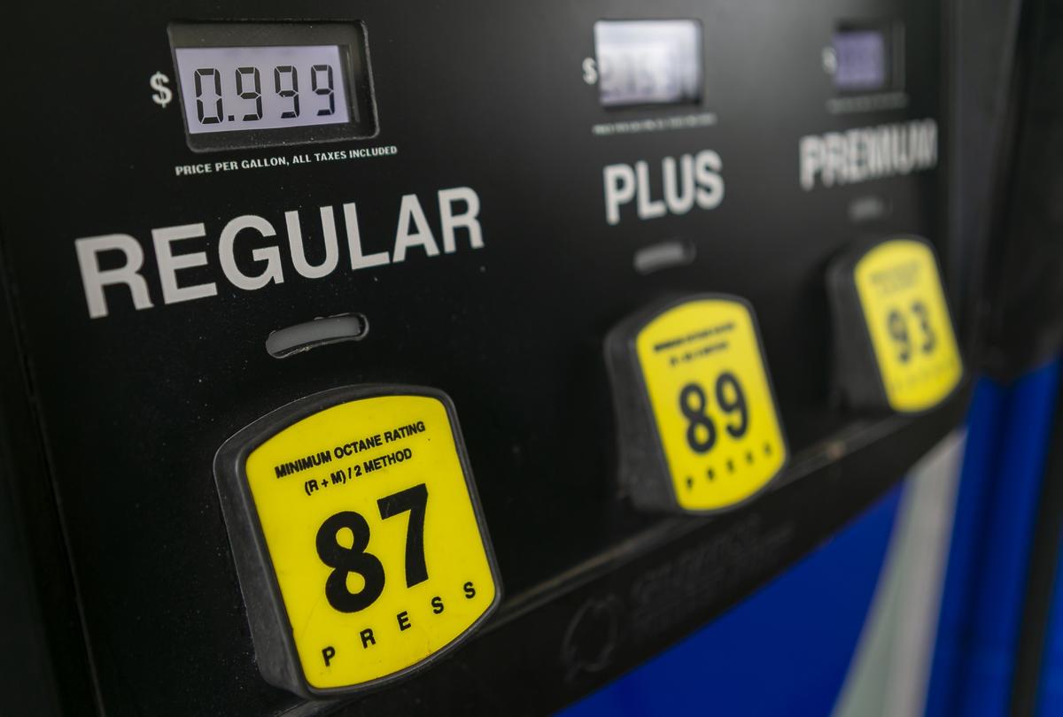 Cars lined up outside a Marathon in Hialeah to purchase gasoline at a discounted rate of $0.99 per gallon on Wednesday, August 21, 2019.