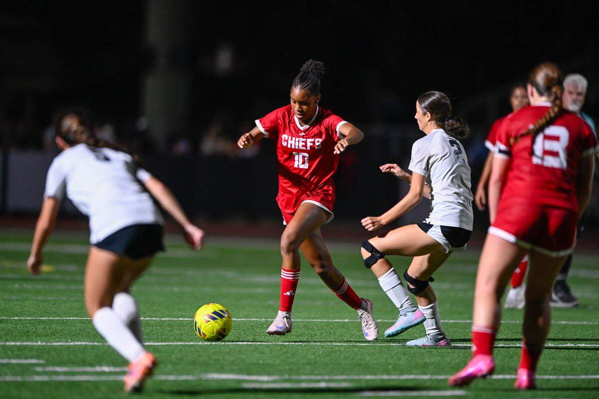 Cardinal Gibbons’ Abigail Gillette navigates through the La Salle defense during Friday’s Region 4-3A final at Gibbons High in Fort Lauderdale.