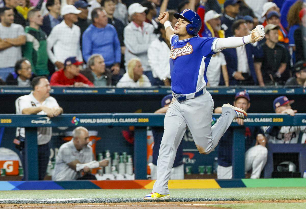 Venezuela outfielder Javier Sanoja (4) celebrates as he runs to homeplate to score on a double by Eugenio Suárez (7) in the ninth inning during the final game of the 2026 World Baseball Classic at loanDepot park on Tuesday, March 17, 2026. 