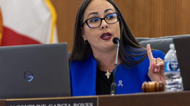 Hialeah’s mayor is giving a $1,000 Christmas bonus to all city employees. Is it legal?