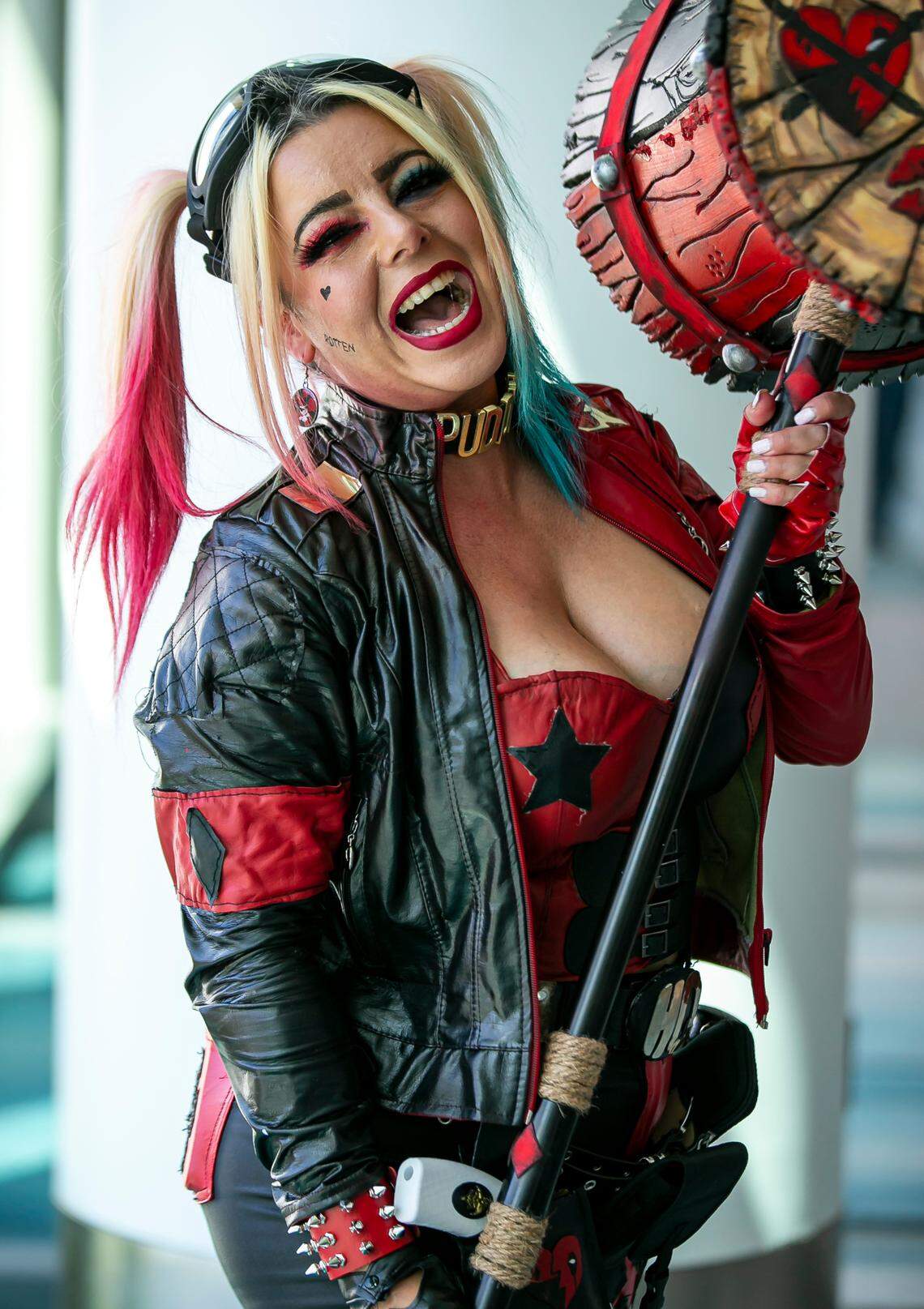 Ariadne Quinones cosplays as DC’s Harley Quinn during Florida Supercon.