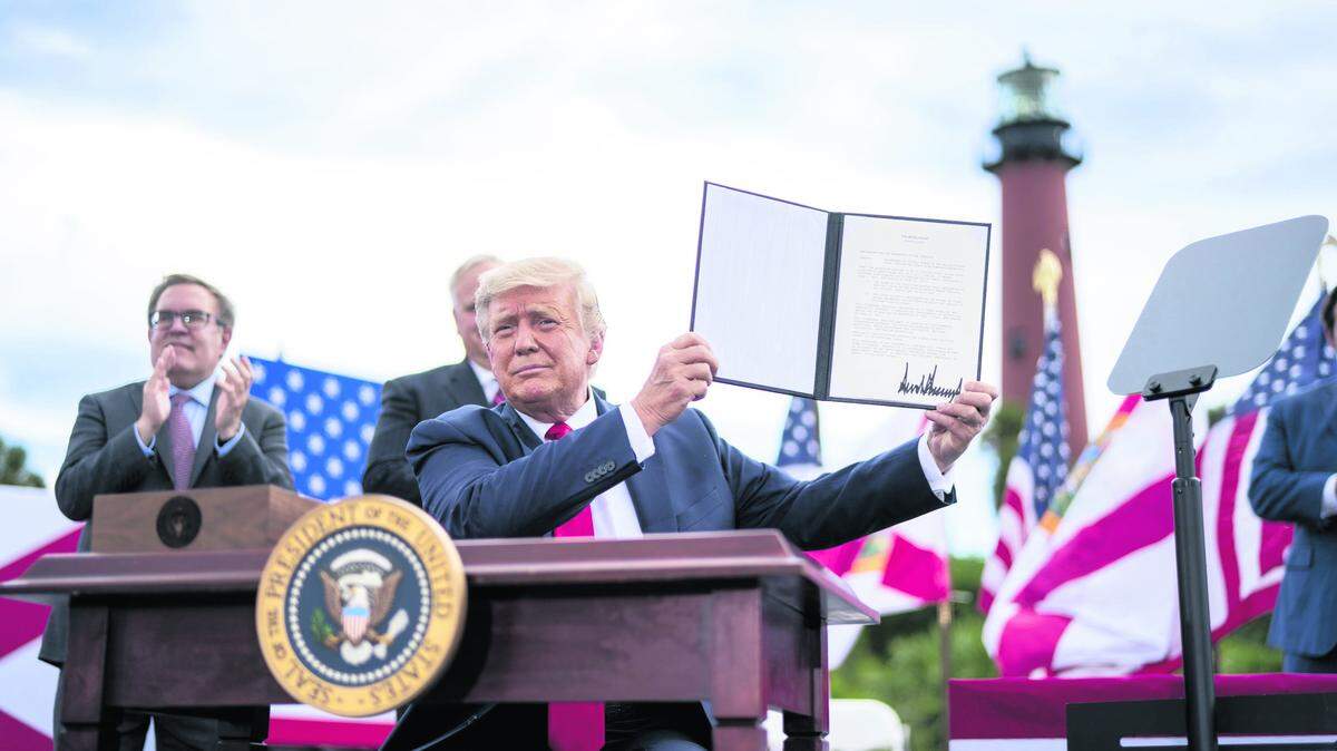 President Donald Trump signs an environmental order on offshore drilling at an event in Jupiter, Fla., on Tuesday, Sept. 8, 2020. Trump traveled to Florida to declare himself "a great environmentalist," extending a moratorium on offshore oil drilling that his administration had moved to end.   (Doug Mills/The New York Times)