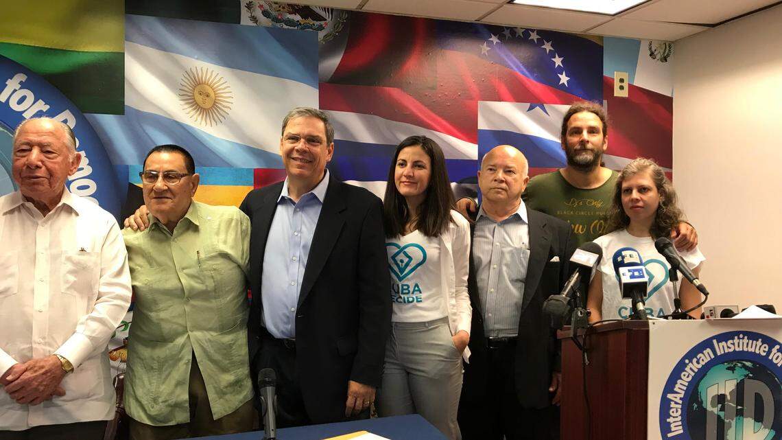 A group of Cuban activists presented in Miami a code of rights and liberties to “educate” Cubans on the island, who will vote on a new Constitution proposal.